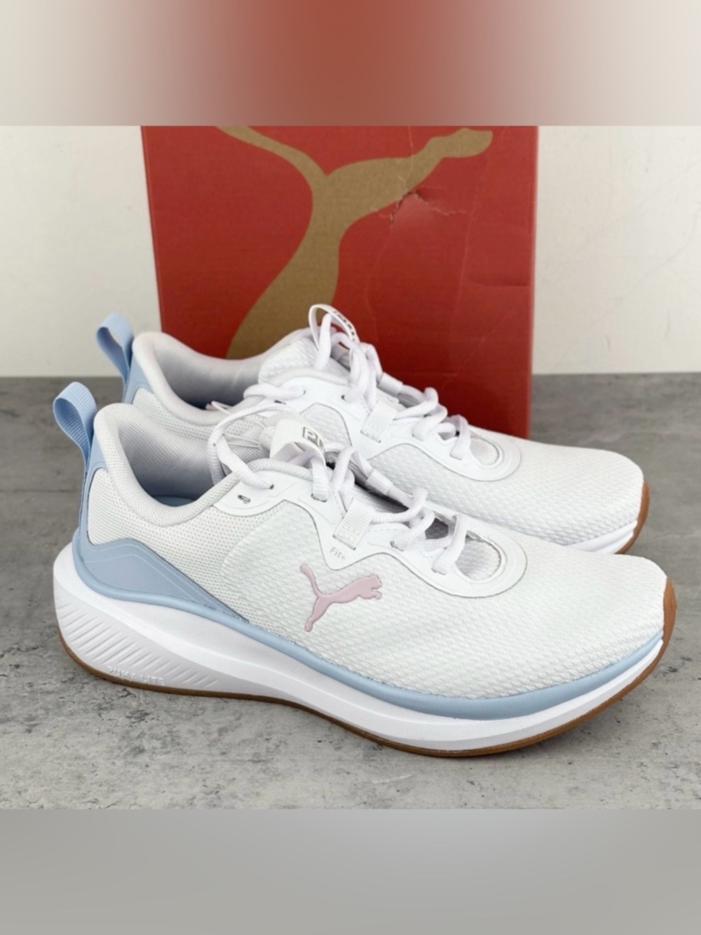 Puma Skyrocket Women’s Sneaker Size 6 White blue New With Box athletic Sneakers